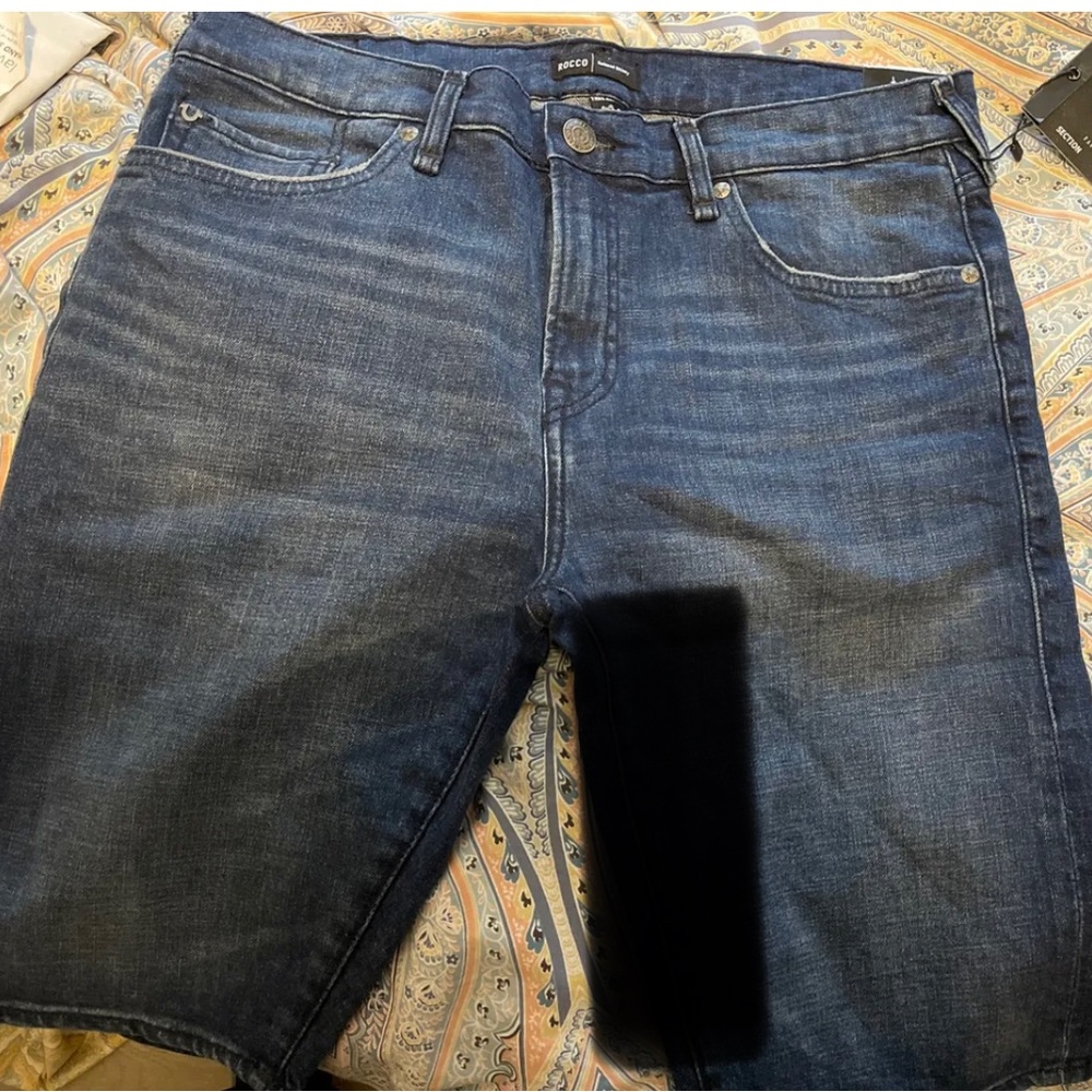 NWT 
True Religion Men's Rocco Dark Blue Relaxed Skinny Denim Shorts - 105039.